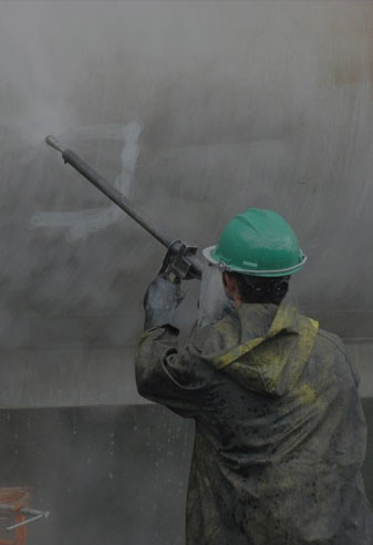 Read more about the article How Do Environmental Services Address Different Types of Oil Spills?